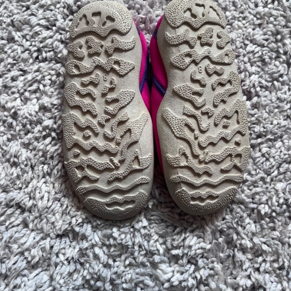 Vintage 90's Winnie the Pooh Water Shoes (Size 8C) - Picture 3 of 4